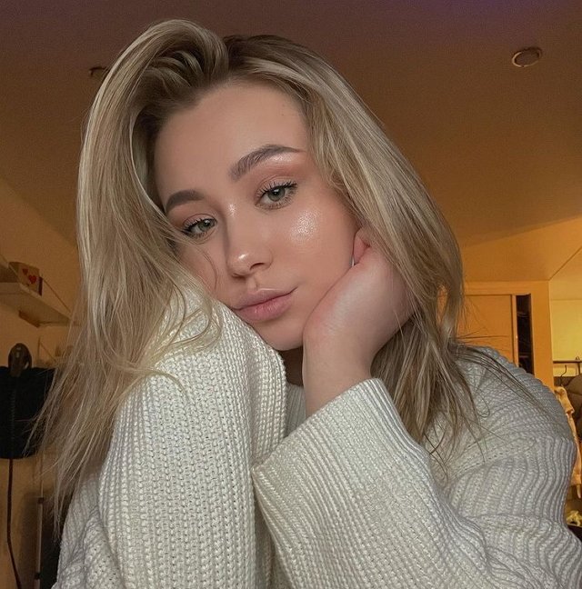 Ксения Хоффман рассказала о причинах расставания Давы и Бузовой Ксения Хоффман рассказала о причинах расставания Давы и Бузовой