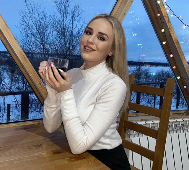 Безбородову увезли на скорой помощи с мигалками Безбородову увезли на скорой помощи с мигалками