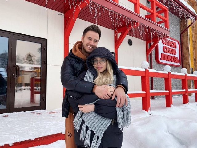 Уманский не смог собрать комод без помощи Чайкова Уманский не смог собрать комод без помощи Чайкова