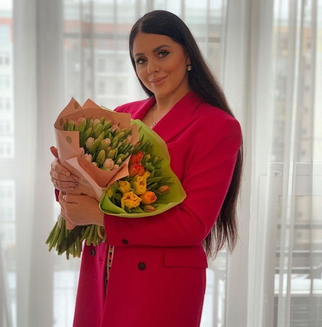 Рапунцель чуть не поседела, оставив дочерей с няней Рапунцель чуть не поседела, оставив дочерей с няней