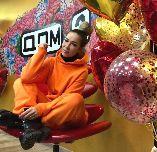 На кастингах Ермаковой помогает Ольга Бузова На кастингах Ермаковой помогает Ольга Бузова