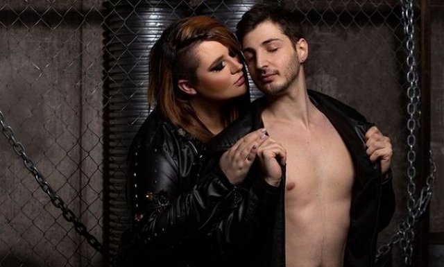 После смерти мамы Саша Черно продолжила вести активную жизнь в соцсетях После смерти мамы Саша Черно продолжила вести активную жизнь в соцсетях