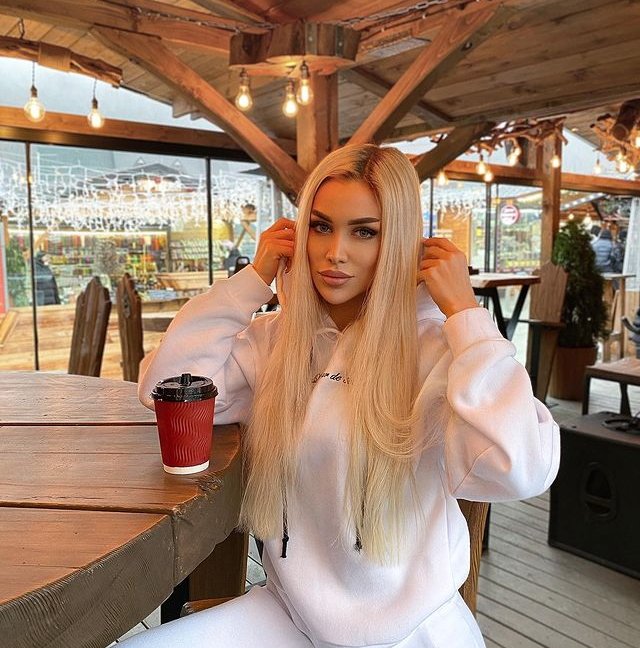 Екатерина Гужвинская: Девушка должна... Екатерина Гужвинская: Девушка должна...