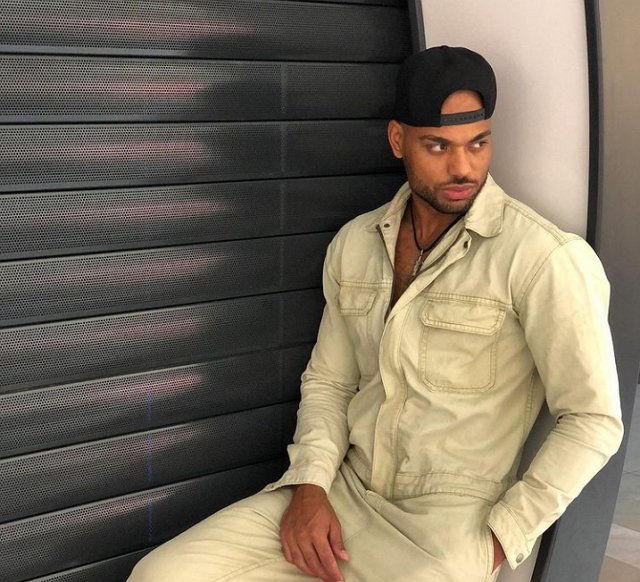 Мондезир углубился в женскую психологию наравне с Курбаном Омаровым Мондезир углубился в женскую психологию наравне с Курбаном Омаровым