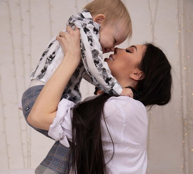 Савкиной нелегко среди молодых и задорных, ведь у неё есть «вагончик» Савкиной нелегко среди молодых и задорных, ведь у неё есть «вагончик»