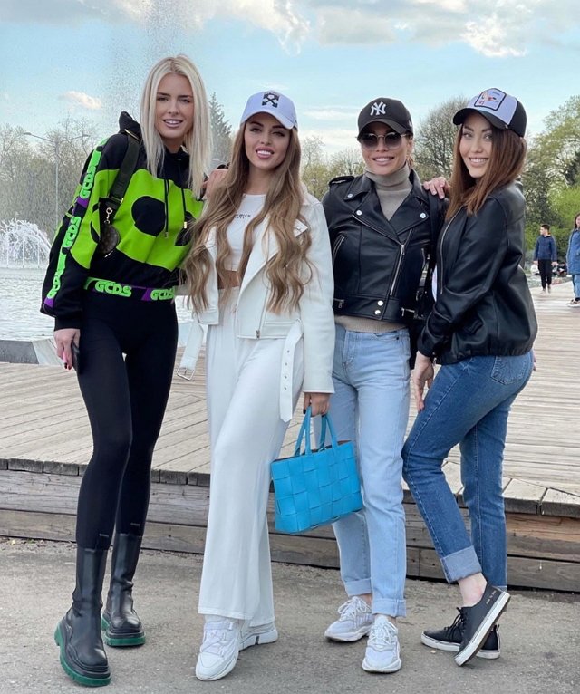 Юлия Ефременкова: Смотрю на парочки и мне грустно Юлия Ефременкова: Смотрю на парочки и мне грустно