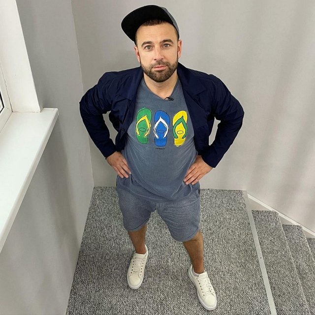 Адеева чуть не выгнали со дня рождения Брянской Адеева чуть не выгнали со дня рождения Брянской