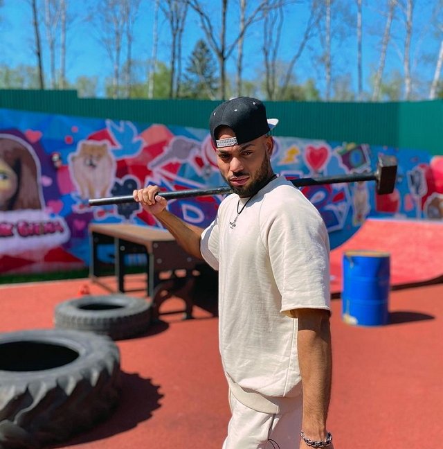 Остаться на проекте Мондезиру не разрешила Бородина Остаться на проекте Мондезиру не разрешила Бородина