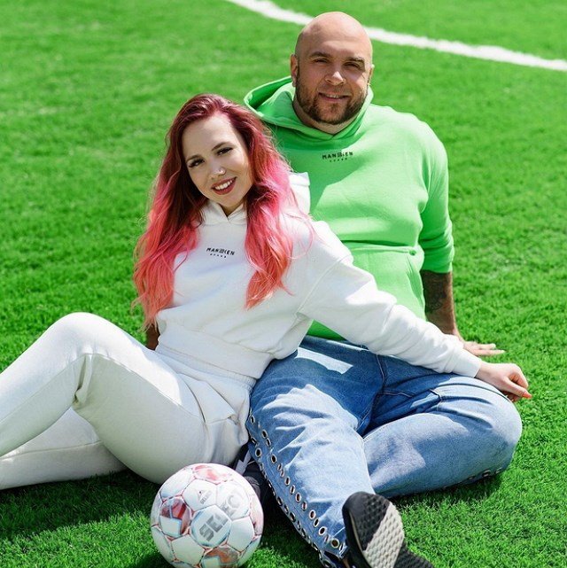 Глеб Жемчугов не хочет, чтобы Настя Роинашвили дружила с Ермаковой Глеб Жемчугов не хочет, чтобы Настя Роинашвили дружила с Ермаковой