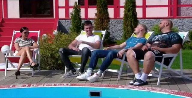 Ведущие и участники пытаются найти хоть какие-то достоинства Ермаковой Ведущие и участники пытаются найти хоть какие-то достоинства Ермаковой