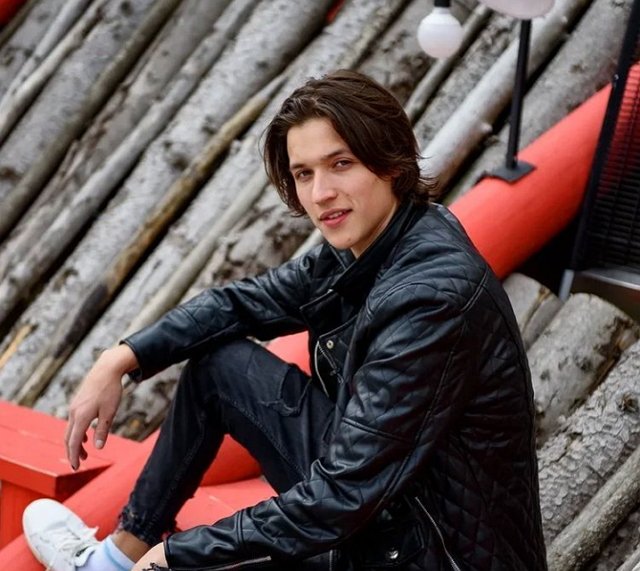 Адеев встал на защиту Малмыгина от нападок других участников Адеев встал на защиту Малмыгина от нападок других участников