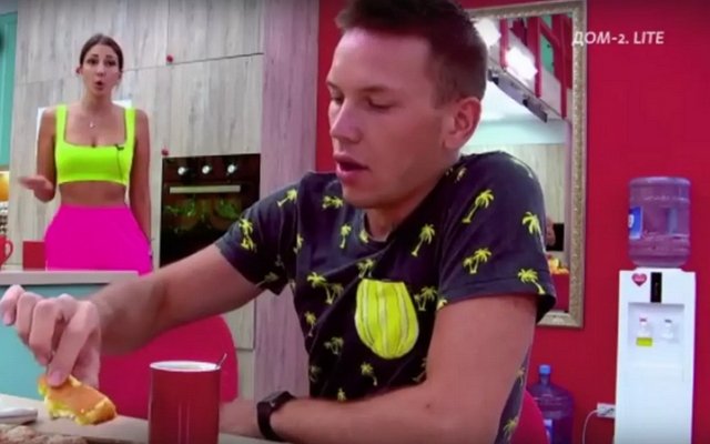 Захарова обвиняет Кадони в несчастной любви, а Даву восхваляет Захарова обвиняет Кадони в несчастной любви, а Даву восхваляет