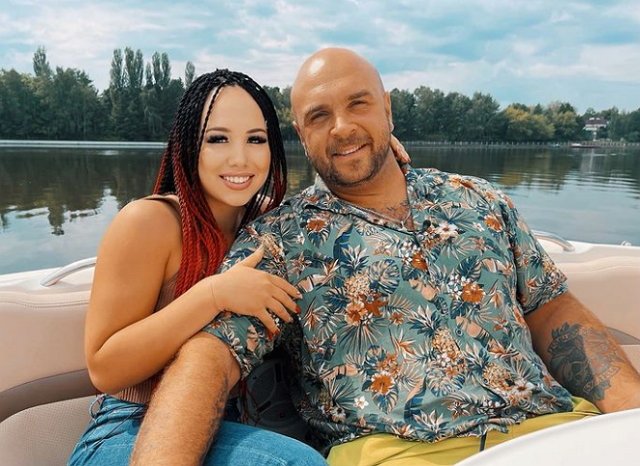 Глеб Жемчугов снова флиртует с одинокими участницами Глеб Жемчугов снова флиртует с одинокими участницами