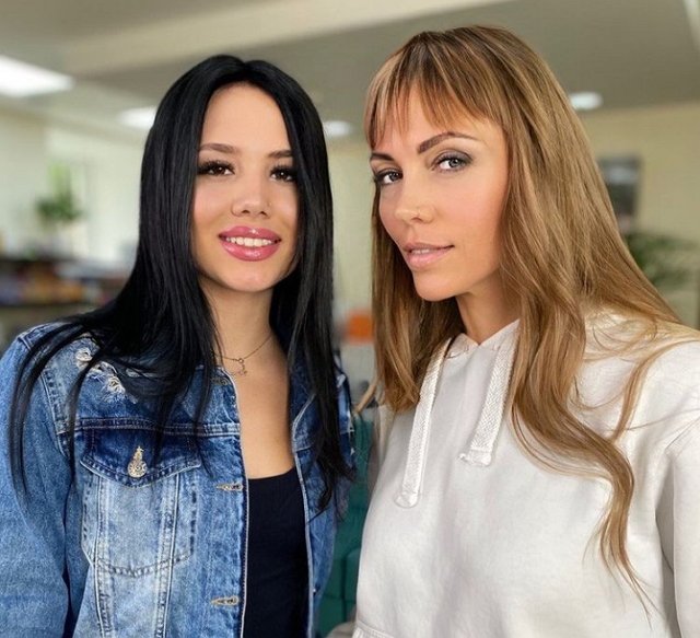 Настю и Наталью Роинашвили заставили уйти в отпуск Настю и Наталью Роинашвили заставили уйти в отпуск