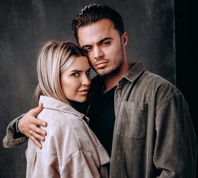 Супруги Купины в компании Джигурды стали экспертами в конкурсе «Человек года» Супруги Купины в компании Джигурды стали экспертами в конкурсе «Человек года»