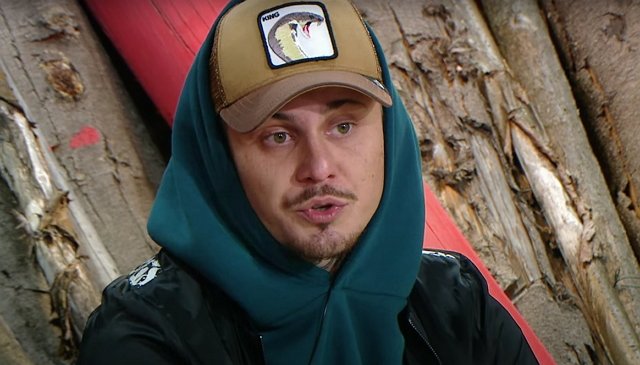 Карпов привел на поляну свою невесту Карпов привел на поляну свою невесту