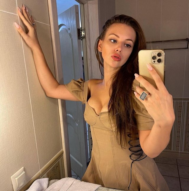 Александра Артёмова: Женщина с яйцами Александра Артёмова: Женщина с яйцами