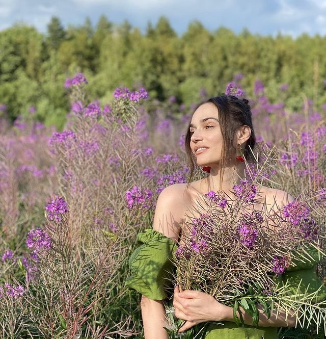 Водонаева назвала себя жирной и села на диету Водонаева назвала себя жирной и села на диету