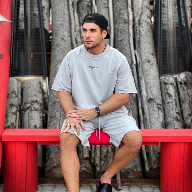 Зрители вернули Ромашова в конкурс «Человек года 2021» Зрители вернули Ромашова в конкурс «Человек года 2021»