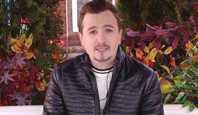 Окрыленный любовью Влад Кадони не хочет думать о работе Окрыленный любовью Влад Кадони не хочет думать о работе