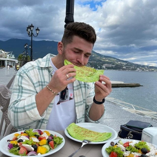 Супруги Чобанян не станут делать Романа Капаклы крестным своего сына Супруги Чобанян не станут делать Романа Капаклы крестным своего сына