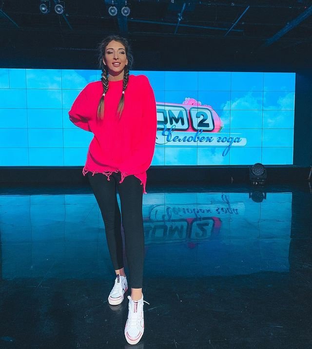 Ермакова думает, с кем поделиться еще не выигранным миллионом Ермакова думает, с кем поделиться еще не выигранным миллионом