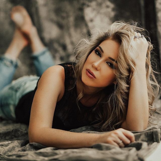 Ермакова думает, с кем поделиться еще не выигранным миллионом Ермакова думает, с кем поделиться еще не выигранным миллионом