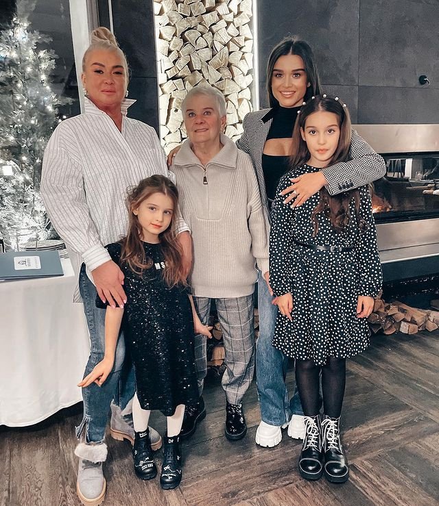 Бородина преподнесла маме в подарок часы за два миллиона рублей Бородина преподнесла маме в подарок часы за два миллиона рублей