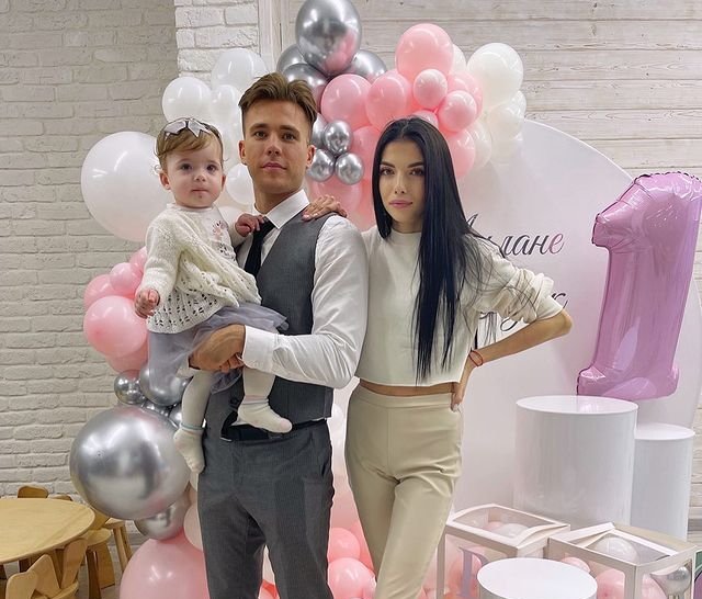 Пингвинова не стала открывать подарок от Чайкова Пингвинова не стала открывать подарок от Чайкова