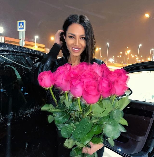 Адеев помчался на встречу с Брянской, бросив Валиуллину Адеев помчался на встречу с Брянской, бросив Валиуллину