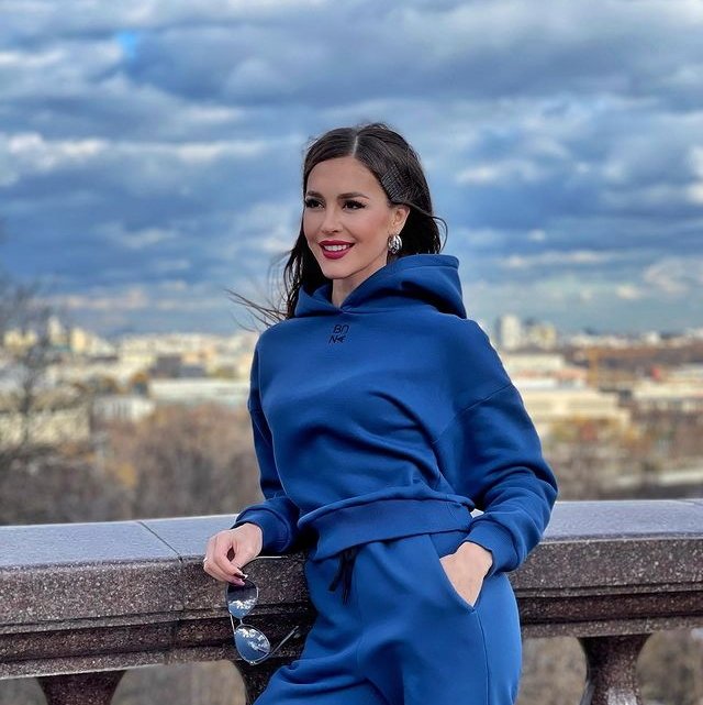 Анна Бузова поздравила сестру с днем рождения, разместив архивный снимок в сети Анна Бузова поздравила сестру с днем рождения, разместив архивный снимок в сети