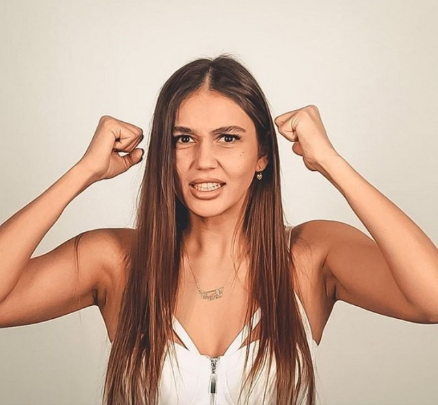 Альбина Валиуллина: Меня воспитали быть хорошей! Альбина Валиуллина: Меня воспитали быть хорошей!