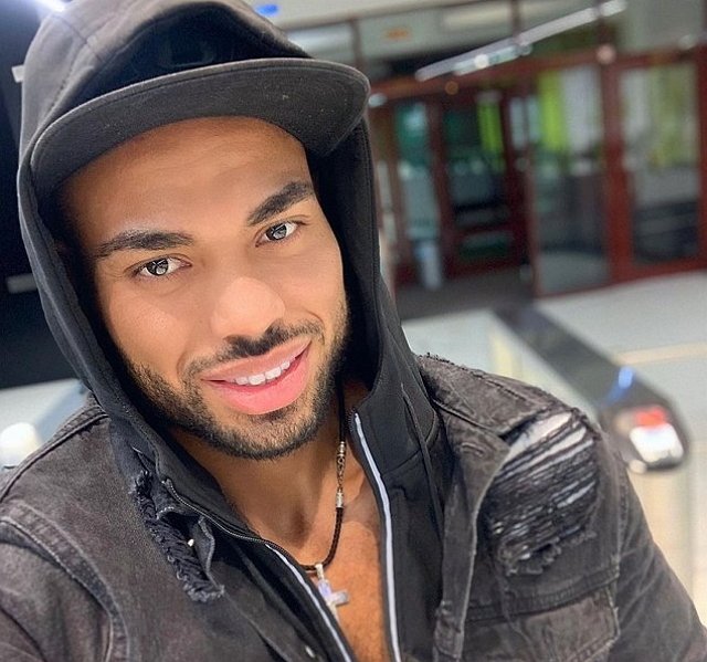 Мондезир вернулся на проект, потому что ему негде жить Мондезир вернулся на проект, потому что ему негде жить