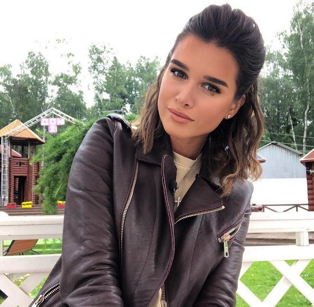 Бородина эмоционально ответила на слова Бузовой Бородина эмоционально ответила на слова Бузовой