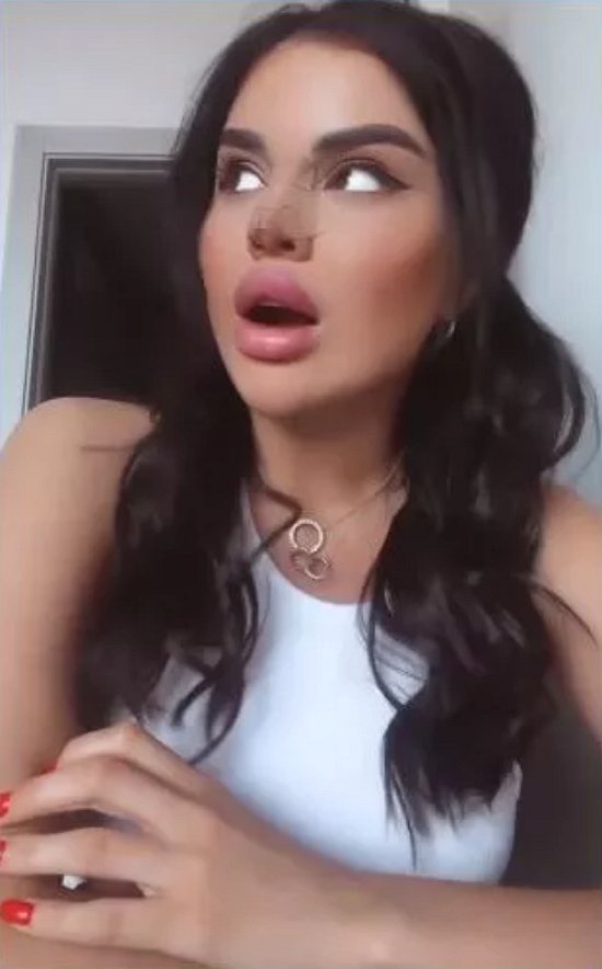 Яна Шафеева борется с хейтерами, не понимающими её стремления к совершенству Яна Шафеева борется с хейтерами, не понимающими её стремления к совершенству