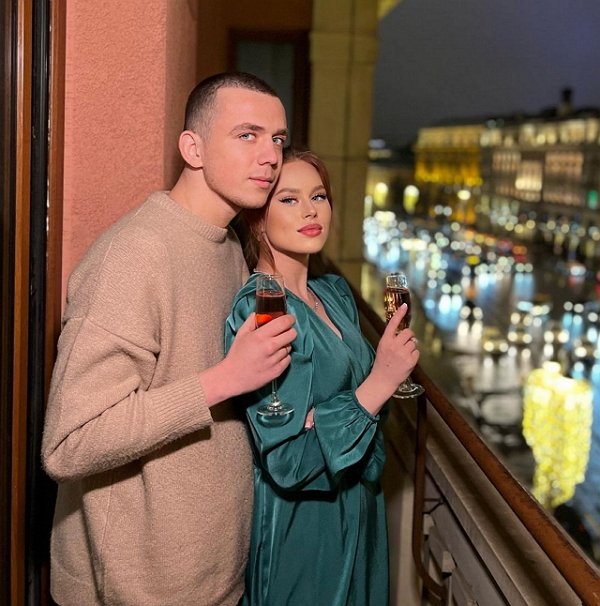 Супруги Николайчук в элитном отеле вызвали смех в сети Супруги Николайчук в элитном отеле вызвали смех в сети