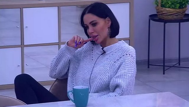 Пьяную Юлию Белую высмеивают участники телестройки Пьяную Юлию Белую высмеивают участники телестройки