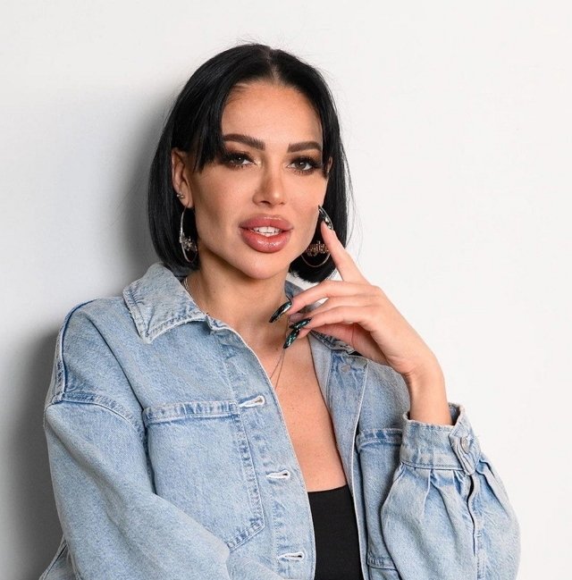 Зрители советуют Юлии Белой перестать позориться и уйти с проекта Зрители советуют Юлии Белой перестать позориться и уйти с проекта