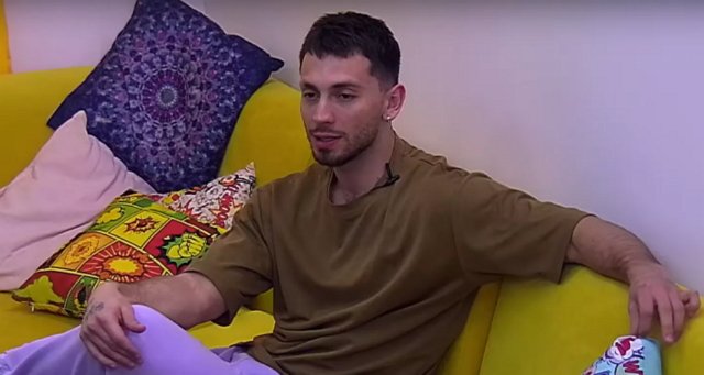 Исаева стала причиной потасовки Салибекова и Козлова Исаева стала причиной потасовки Салибекова и Козлова