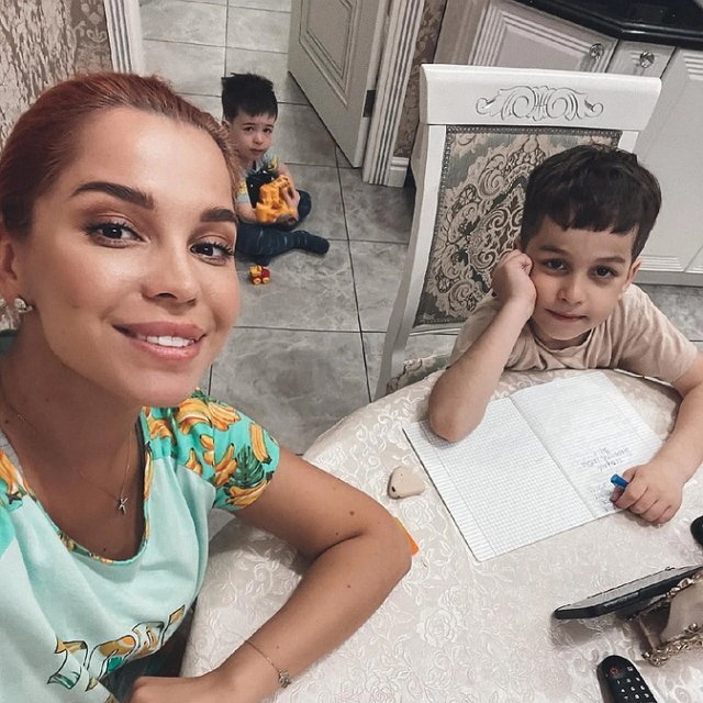 Юлия Салибекова: Мало мне забот с 3 детьми... Юлия Салибекова: Мало мне забот с 3 детьми...