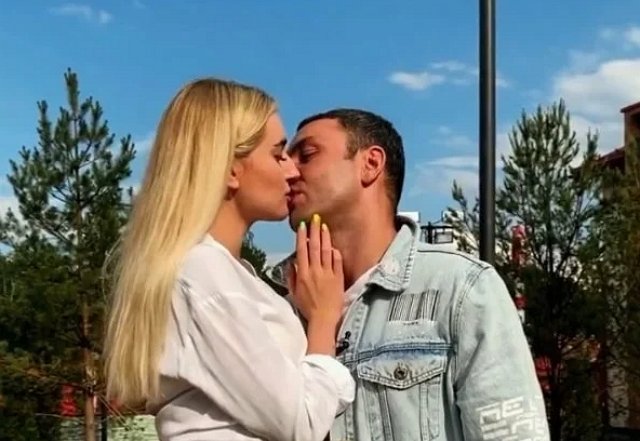 Адеев готов организовать встречу Давидовой с Гобозовым? Адеев готов организовать встречу Давидовой с Гобозовым?