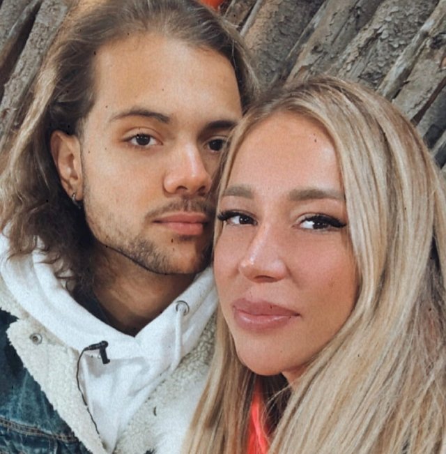 Ефременкова прокомментировала новость о сорванной свадьбе Ермаковой Ефременкова прокомментировала новость о сорванной свадьбе Ермаковой