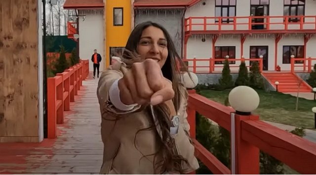 Михаил Козлов уверяет, что сумасшедшая Захарова над ним издевается Михаил Козлов уверяет, что сумасшедшая Захарова над ним издевается