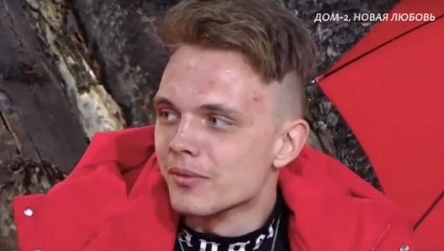 Бывший парень Осадчей сделал ей предложение на лобном месте Бывший парень Осадчей сделал ей предложение на лобном месте