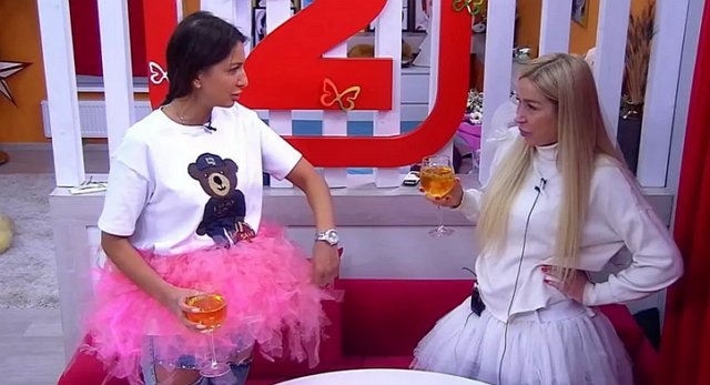 Яна Захарова больше не верит в любовь и дружбу Яна Захарова больше не верит в любовь и дружбу