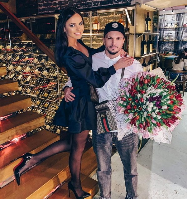 Анна Сакулцан рассказала об отношениях с Антоном Гусевым Анна Сакулцан рассказала об отношениях с Антоном Гусевым