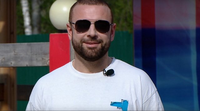 Алексей Адеев увёл девушку у бывшего парня Яны Захаровой Алексей Адеев увёл девушку у бывшего парня Яны Захаровой