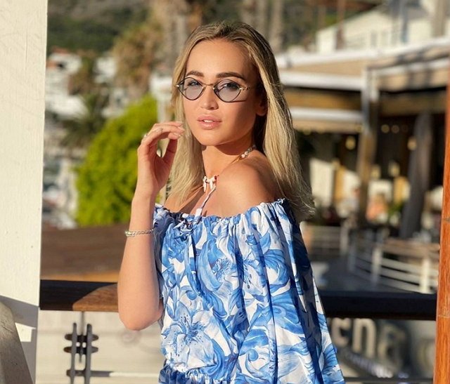 Бузова сделала в новой квартире отдельную комнату для обуви Бузова сделала в новой квартире отдельную комнату для обуви