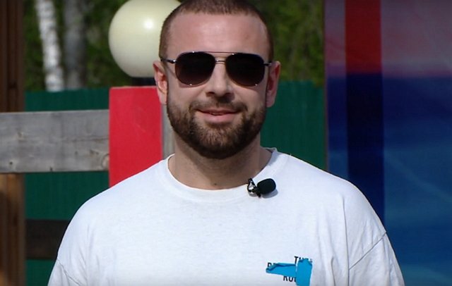 Адеев придумал, как подольше задержаться на проекте Адеев придумал, как подольше задержаться на проекте