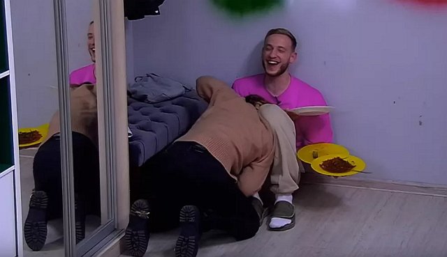 Опенченко считает Балыкина неискренним и подражающим Безусу Опенченко считает Балыкина неискренним и подражающим Безусу